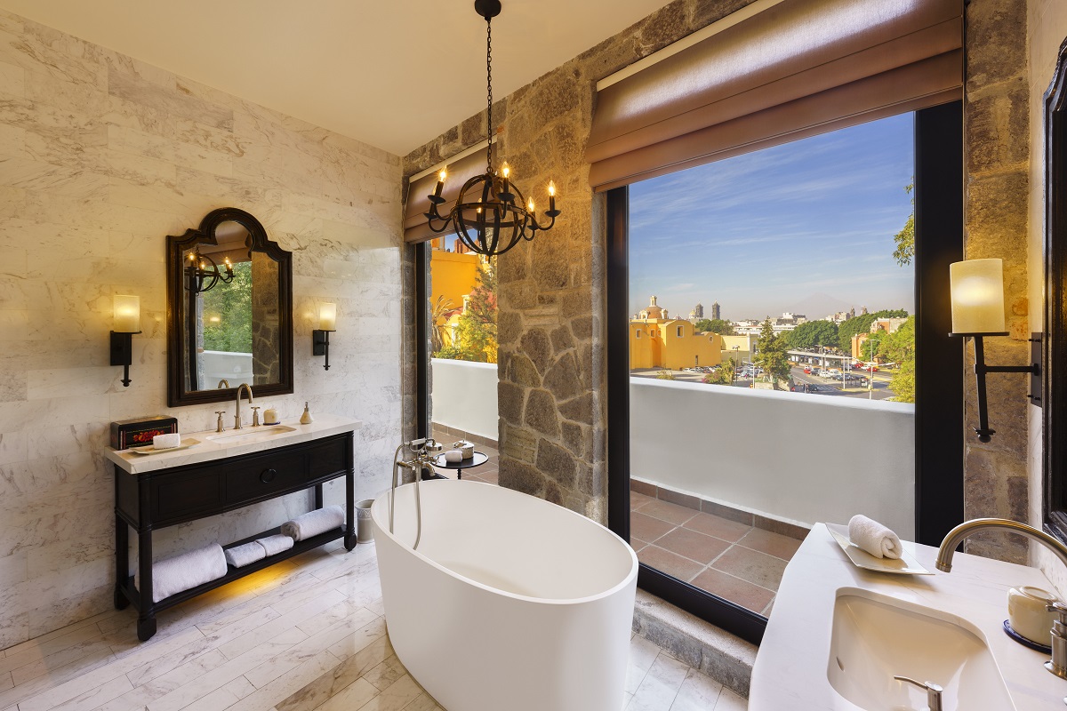 Bathtub overlooking cityscape from Banyan Tree Puebla's luxurious Serenity suite.